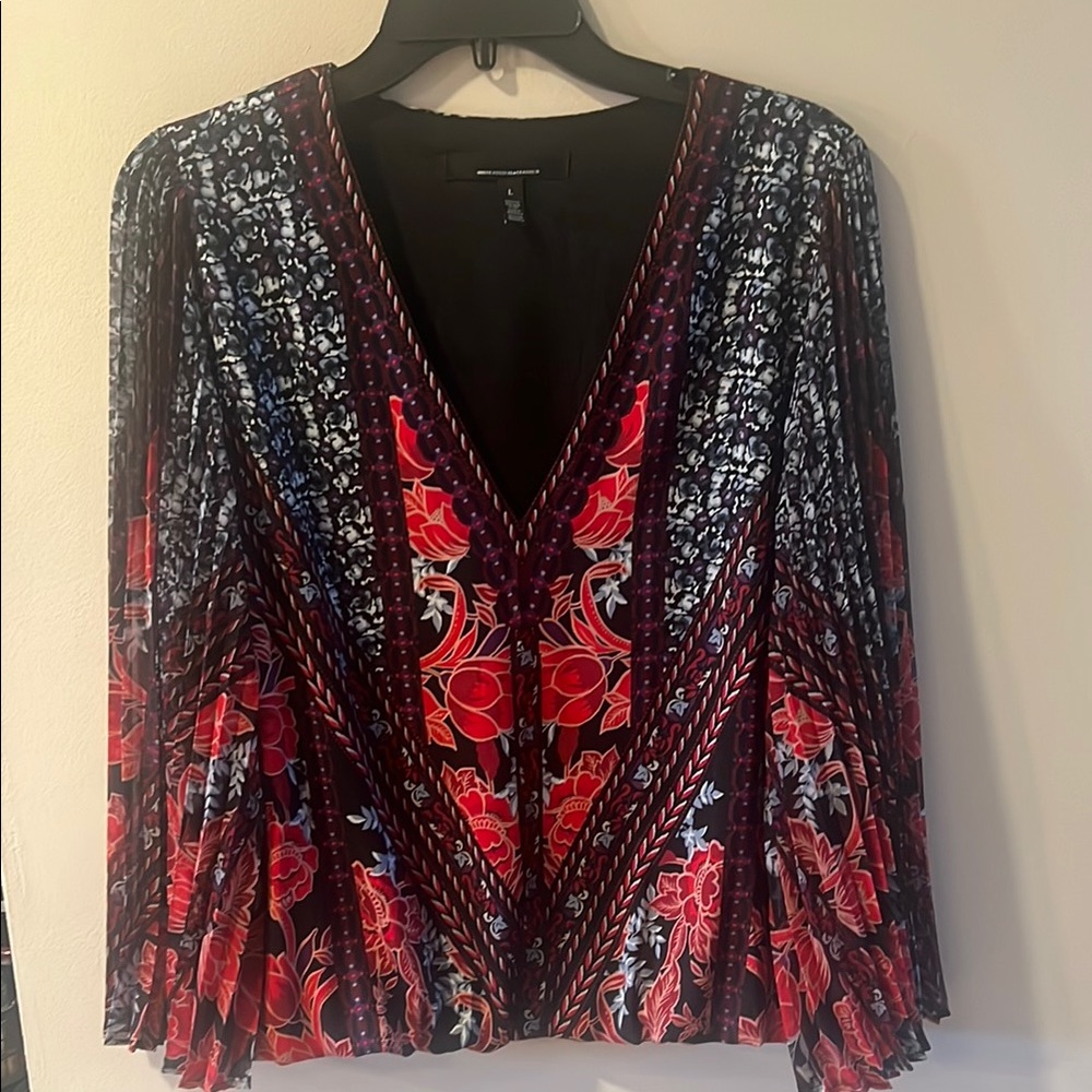 White House Black Market V neck top
